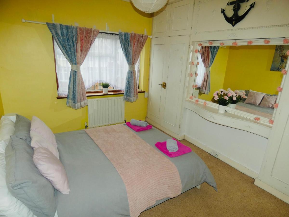 Spacious 3 Bed House With Parking & Good Transport South Norwood Exteriér fotografie